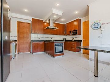 Gran Casa en venta de 6 dorm. en Lo Barnechea
