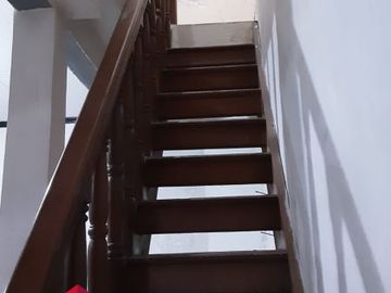 Dijual Rumah Satu Setengah Lantai Lokasi Strategis