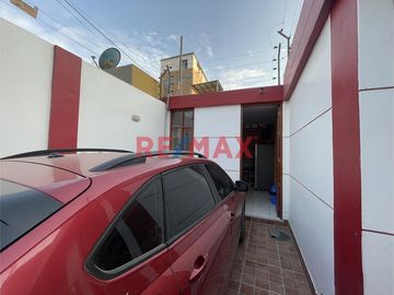 🏡 **Encantadora Casa Urbana en Venta en Chiclayo**

¿Buscas el hogar ideal para tu familia en una ubicación privilegiada? ¡No busques más! Te presen