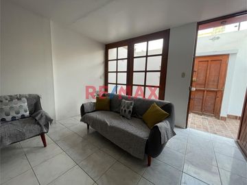 🏡 **Encantadora Casa Urbana en Venta en Chiclayo**

¿Buscas el hogar ideal para tu familia en una ubicación privilegiada? ¡No busques más! Te presen