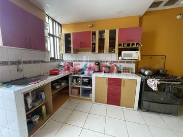 🏡 **Encantadora Casa Urbana en Venta en Chiclayo**

¿Buscas el hogar ideal para tu familia en una ubicación privilegiada? ¡No busques más! Te presen