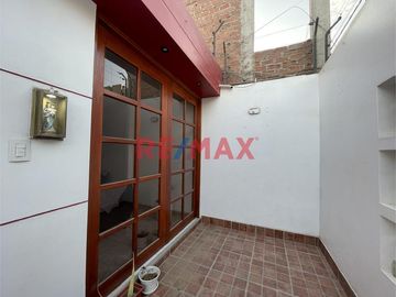 🏡 **Encantadora Casa Urbana en Venta en Chiclayo**

¿Buscas el hogar ideal para tu familia en una ubicación privilegiada? ¡No busques más! Te presen