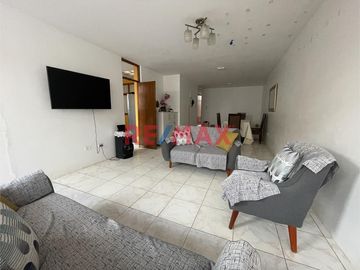 🏡 **Encantadora Casa Urbana en Venta en Chiclayo**

¿Buscas el hogar ideal para tu familia en una ubicación privilegiada? ¡No busques más! Te presen