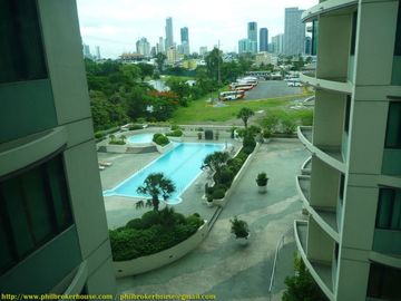 Nice 2BR unit for SALE in Bonifacio Ridge, BGC The Fort