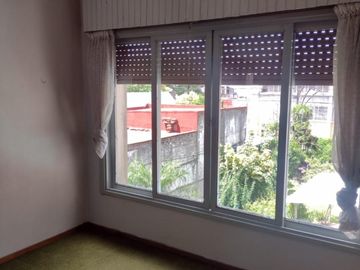 VENTA DE PH DE TRES AMB. ZONA CASEROS