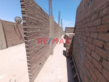 🏡 ¡Casa comercial de ensueño en venta! 🏡
 
Ubicada en la Av. Chiclayo, José Leonardo Ortiz, Chiclayo, esta imponente casa de 3 pisos ofrece 348.32 m