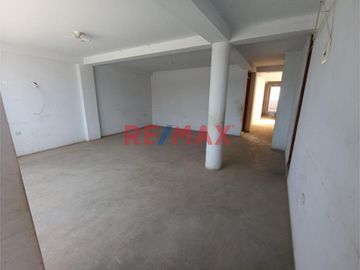 🏡 ¡Casa comercial de ensueño en venta! 🏡
 
Ubicada en la Av. Chiclayo, José Leonardo Ortiz, Chiclayo, esta imponente casa de 3 pisos ofrece 348.32 m