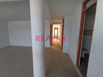 🏡 ¡Casa comercial de ensueño en venta! 🏡
 
Ubicada en la Av. Chiclayo, José Leonardo Ortiz, Chiclayo, esta imponente casa de 3 pisos ofrece 348.32 m