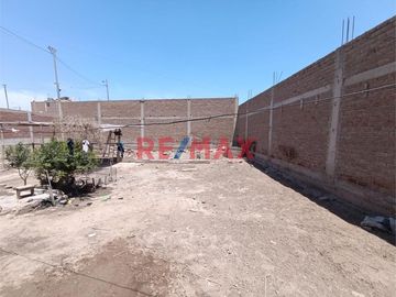 🏡 ¡Casa comercial de ensueño en venta! 🏡
 
Ubicada en la Av. Chiclayo, José Leonardo Ortiz, Chiclayo, esta imponente casa de 3 pisos ofrece 348.32 m