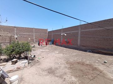 🏡 ¡Casa comercial de ensueño en venta! 🏡
 
Ubicada en la Av. Chiclayo, José Leonardo Ortiz, Chiclayo, esta imponente casa de 3 pisos ofrece 348.32 m