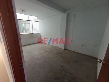 🏡 ¡Casa comercial de ensueño en venta! 🏡
 
Ubicada en la Av. Chiclayo, José Leonardo Ortiz, Chiclayo, esta imponente casa de 3 pisos ofrece 348.32 m