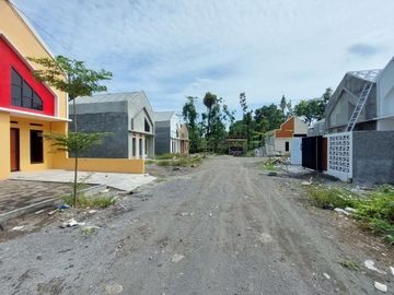 Rumah Konsep Scandinavian Dekat Jalan Nangsri & Prambanan