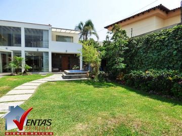 Linda Casa De Amplios Ambientes Con Full Seguridad. Casa Moderna