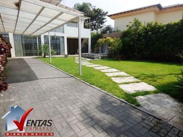 Linda Casa De Amplios Ambientes Con Full Seguridad. Casa Moderna