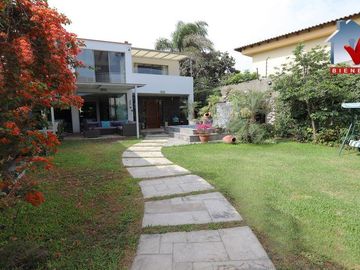 Linda Casa De Amplios Ambientes Con Full Seguridad. Casa Moderna