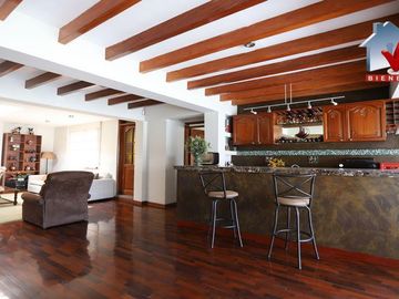 Linda Casa De Amplios Ambientes Con Full Seguridad. Casa Moderna