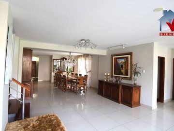 Linda Casa De Amplios Ambientes Con Full Seguridad. Casa Moderna