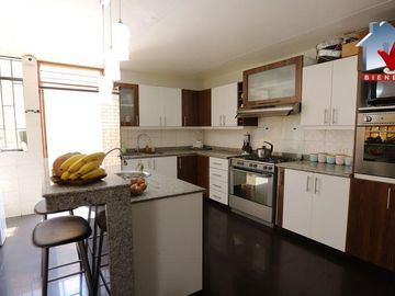 Linda Casa De Amplios Ambientes Con Full Seguridad. Casa Moderna