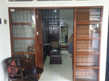 DIJUAL MURAH RUMAH SECOND 2 LANTAI DI MARLBORO DENPASAR BARAT