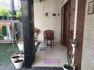DIJUAL MURAH RUMAH SECOND 2 LANTAI DI MARLBORO DENPASAR BARAT