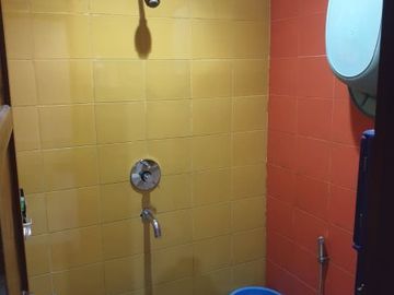 DIJUAL MURAH RUMAH SECOND 2 LANTAI DI MARLBORO DENPASAR BARAT