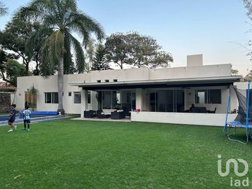 Venta de casa con 1 sola planta y seguridad 24/7 seguridad En Alfonso Millán  Huertas del Llano