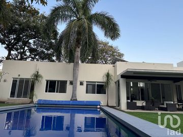 Venta de casa con 1 sola planta y seguridad 24/7 seguridad En Alfonso Millán  Huertas del Llano
