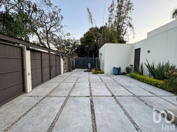 Venta de casa con 1 sola planta y seguridad 24/7 seguridad En Alfonso Millán  Huertas del Llano