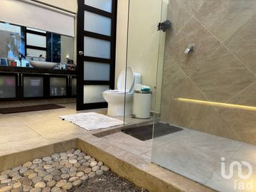 Venta de casa con 1 sola planta y seguridad 24/7 seguridad En Alfonso Millán  Huertas del Llano