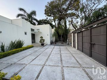 Venta de casa con 1 sola planta y seguridad 24/7 seguridad En Alfonso Millán  Huertas del Llano