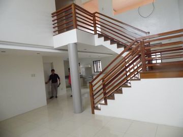 2 Storey House and Lot for rent with Three bedrooms near Hol