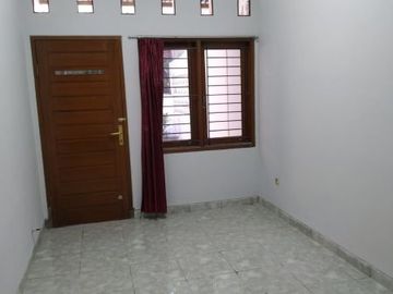 DIJUAL RUMAH LAMA (Masih Layak Pakai) DI JL. GRINTING KEBAYORAN BARU JAKARTA SELATAN