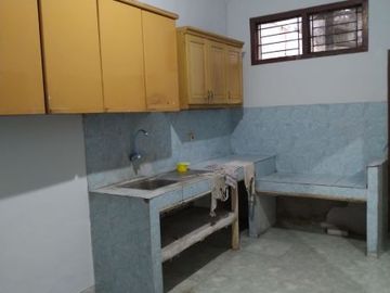 DIJUAL RUMAH LAMA (Masih Layak Pakai) DI JL. GRINTING KEBAYORAN BARU JAKARTA SELATAN