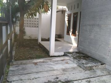 DIJUAL RUMAH LAMA (Masih Layak Pakai) DI JL. GRINTING KEBAYORAN BARU JAKARTA SELATAN