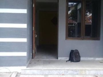 Jual Rumah Kosong Bagus di Komplek Taman Puspa Raya