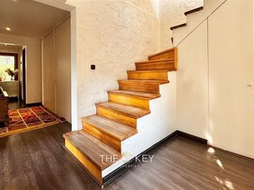Casa mediterránea con amplio jardin y piscina, Lo Barnechea