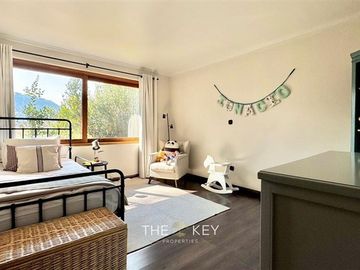 Casa mediterránea con amplio jardin y piscina, Lo Barnechea