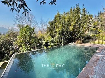 Casa mediterránea con amplio jardin y piscina, Lo Barnechea