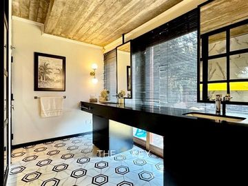 Casa mediterránea con amplio jardin y piscina, Lo Barnechea