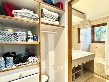 Casa mediterránea con amplio jardin y piscina, Lo Barnechea