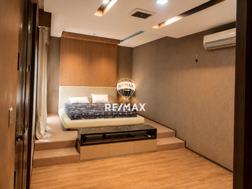 DIJUAL CEPAT! Rumah Mewah di Boulevard Banjar Wijaya, Hanya 50 Meter dari Gerbang Utama