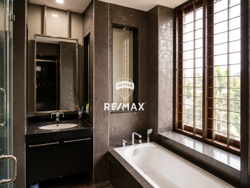 DIJUAL CEPAT! Rumah Mewah di Boulevard Banjar Wijaya, Hanya 50 Meter dari Gerbang Utama