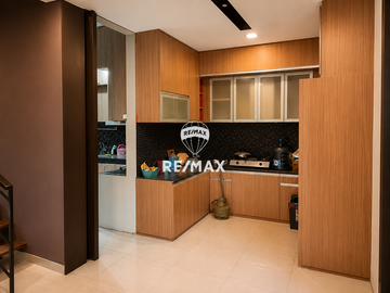 DIJUAL CEPAT! Rumah Mewah di Boulevard Banjar Wijaya, Hanya 50 Meter dari Gerbang Utama