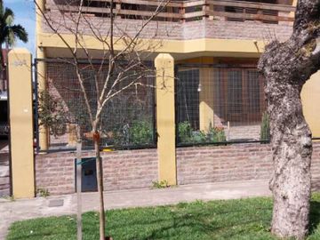 Casa PH en venta en Wilde Oeste