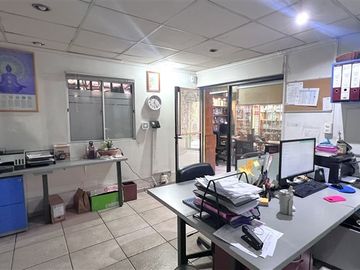 Serv. Profesionales y Comercio Padre Hurtado / Los Dominicos