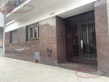 Excelente 3 ambientes con escritorio y patio
