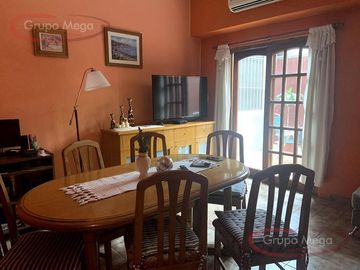 Excelente 3 ambientes con escritorio y patio