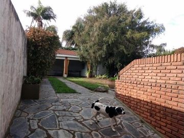 CHALET DE 5 AMBIENTES EN EXCELENTE UBICACIÓN