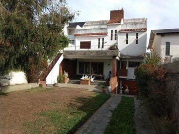 CHALET DE 5 AMBIENTES EN EXCELENTE UBICACIÓN