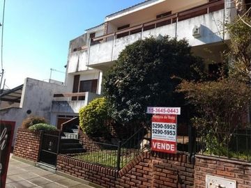 CHALET DE 5 AMBIENTES EN EXCELENTE UBICACIÓN